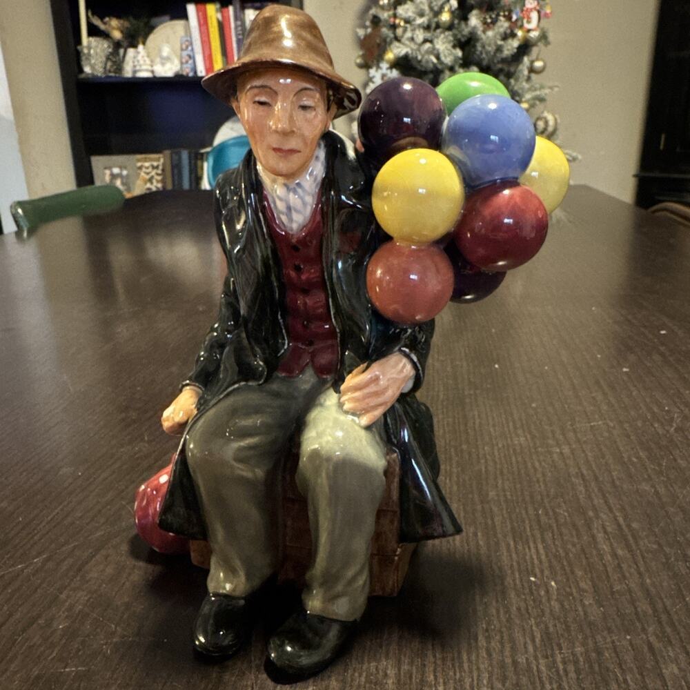 Royal Doulton The Balloon Man Figurine H.N.1954 Excellent Condition